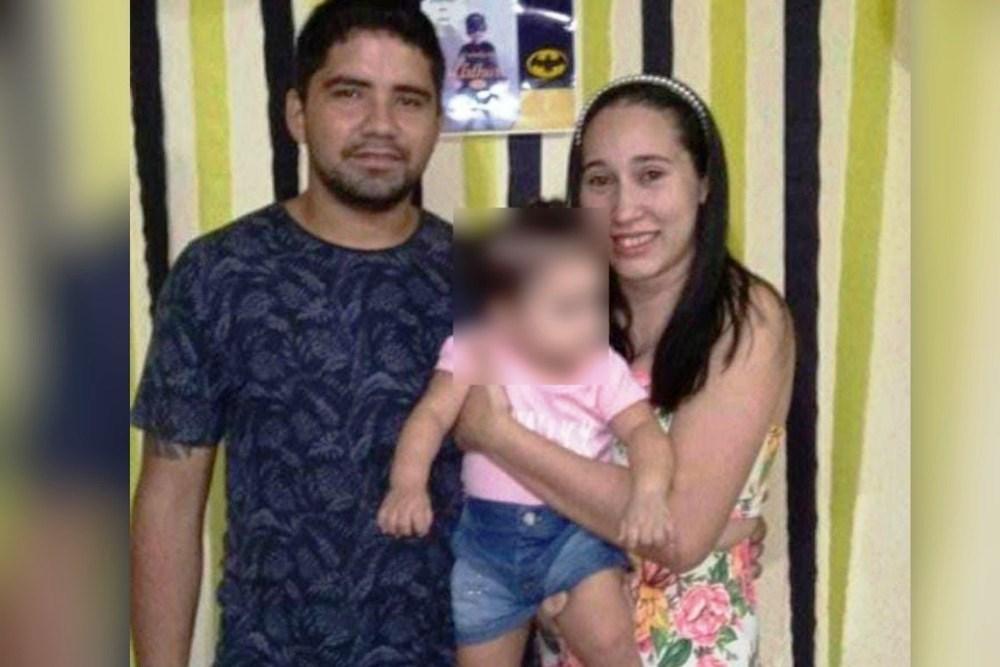 Bebê de um ano mamava quando foi assassinada a tiros; pai e mãe da criança também morreram