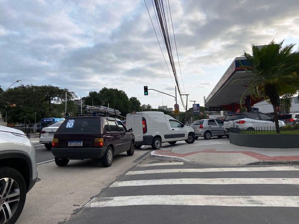 Caminhoneiros protestam em rodovias do ES e postos de combustíveis têm filas