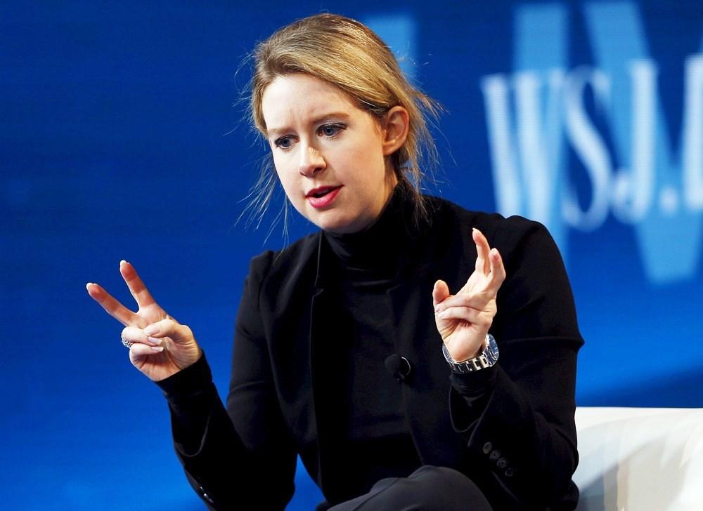 Como jovem bilionária Elizabeth Holmes, apelidada de 'novo Steve Jobs' caiu em desgraça