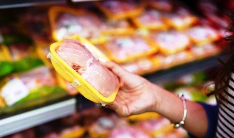 Frango 40% mais caro: Como a alta da conta de luz aumentou preço da ave em 2021