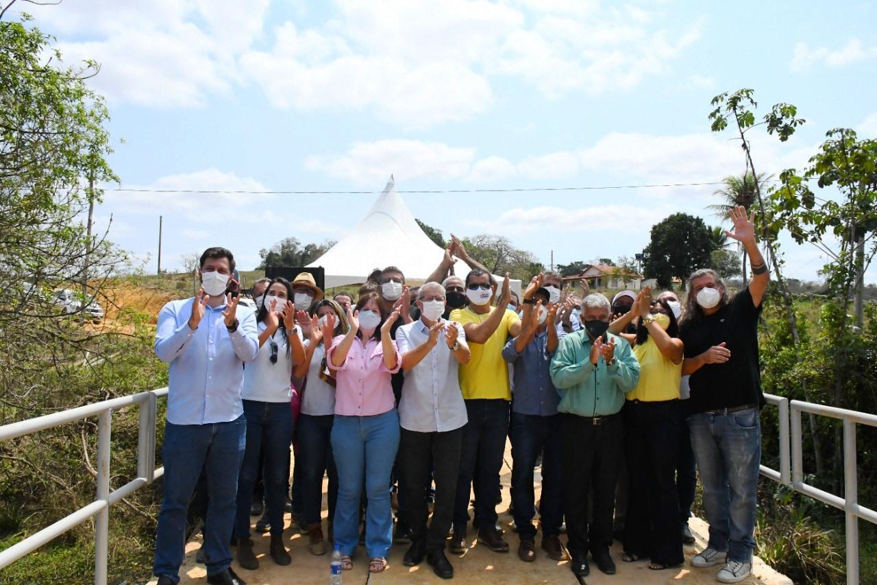 Daniel Santana e Paulo Foletto inauguram ponte de São José da Barra Seca, em São Mateus, no ES