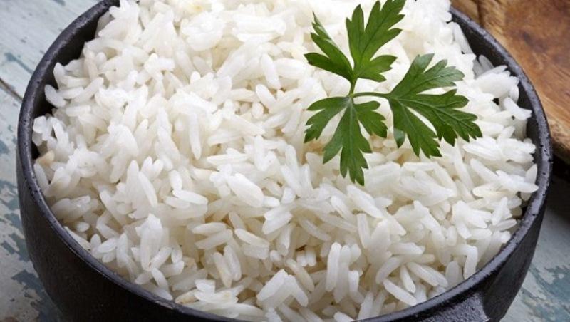 Preço do arroz sobe em um ano quase oito vezes mais que o salário mínimo