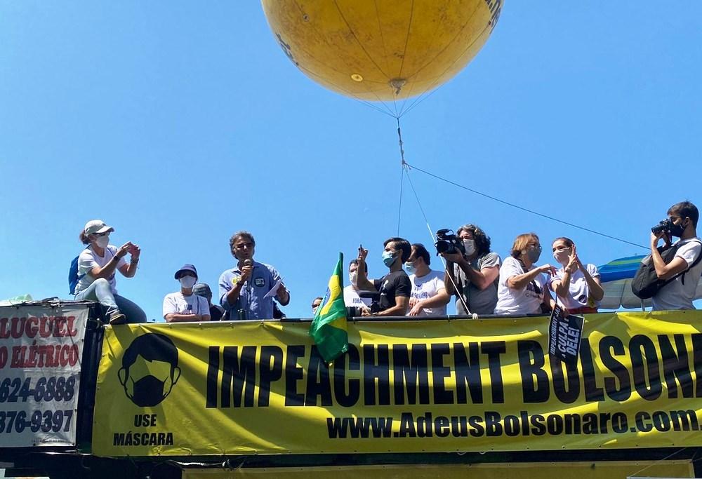 Cidades brasileiras têm protestos contra Bolsonaro neste domingo (12)