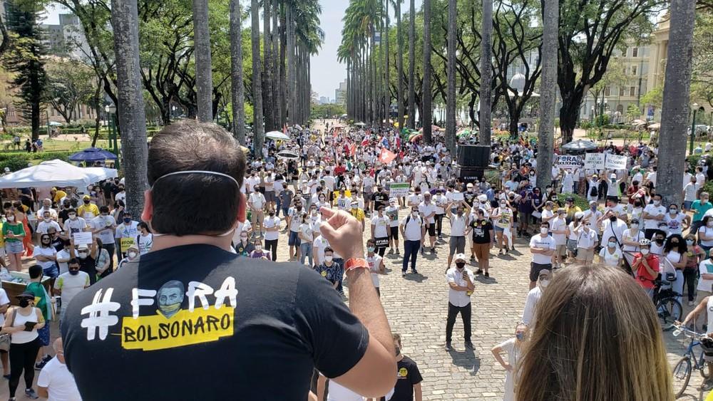 Cidades brasileiras têm protestos contra Bolsonaro neste domingo (12)