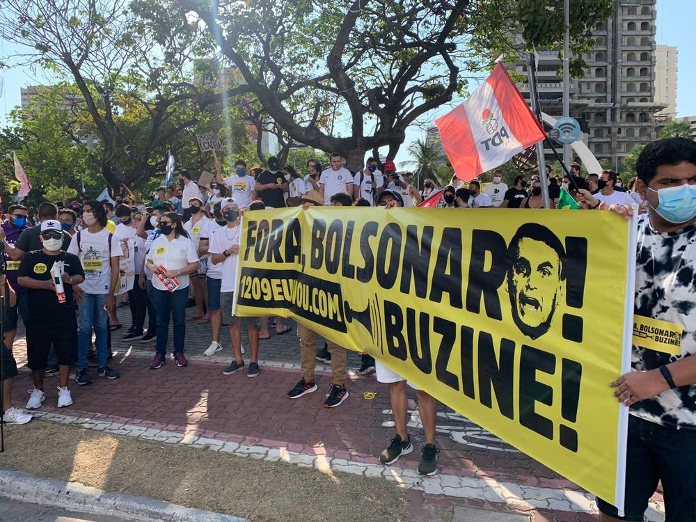 Cidades brasileiras têm protestos contra Bolsonaro neste domingo (12)