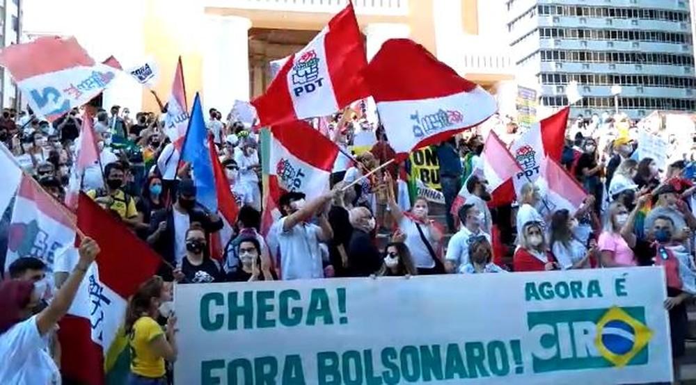 Cidades brasileiras têm protestos contra Bolsonaro neste domingo (12)