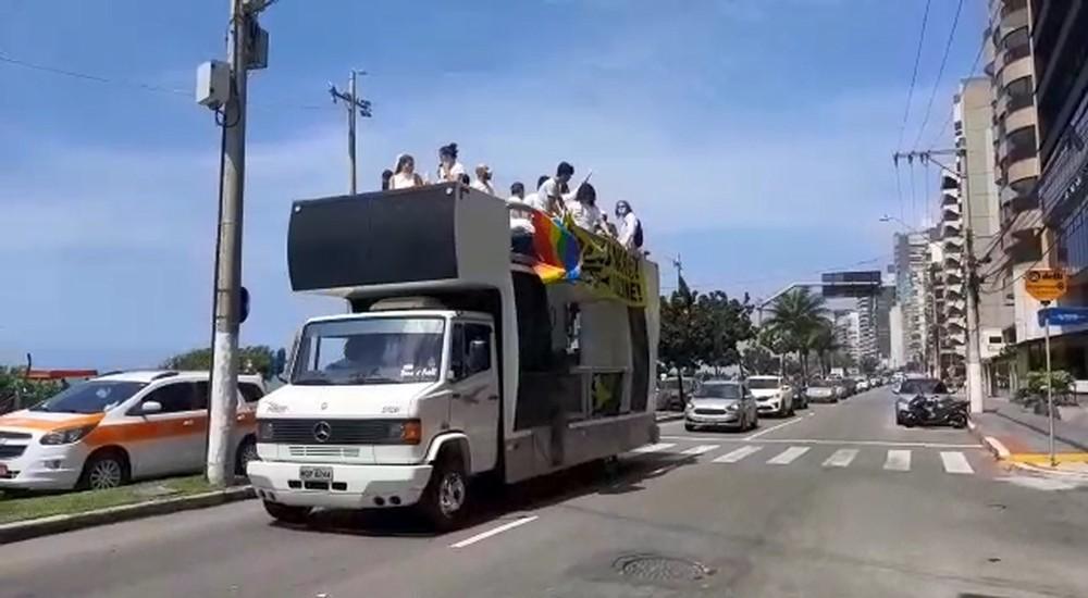 Cidades brasileiras têm protestos contra Bolsonaro neste domingo (12)