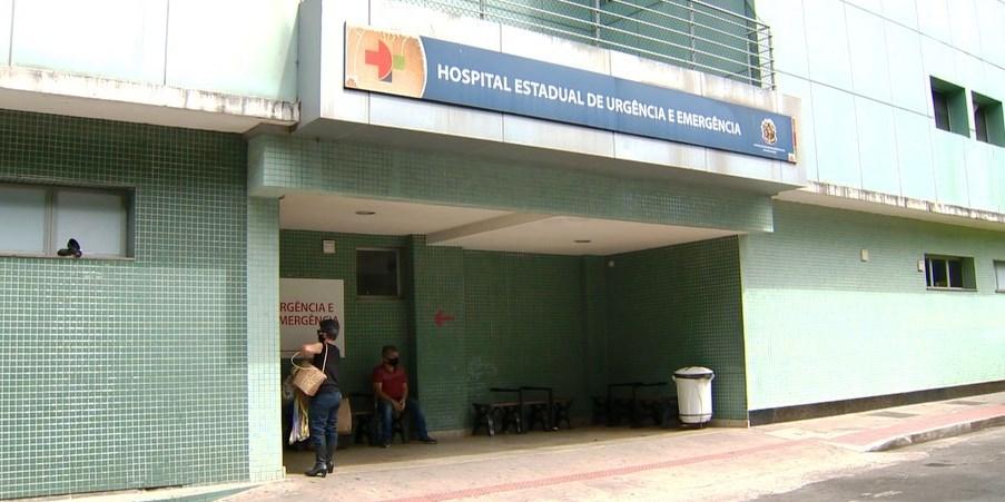 Adolescente é deixado morto em cadeira de rodas na porta de hospital