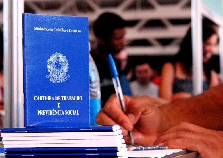 Brasil tem recorde de 30,2 milhões de pessoas recebendo até um salário mínimo