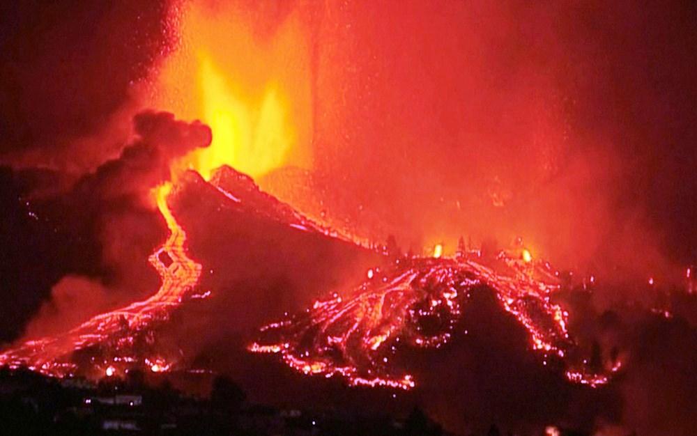 Lava de vulcão nas Canárias chega a casas, e milhares de pessoas fogem