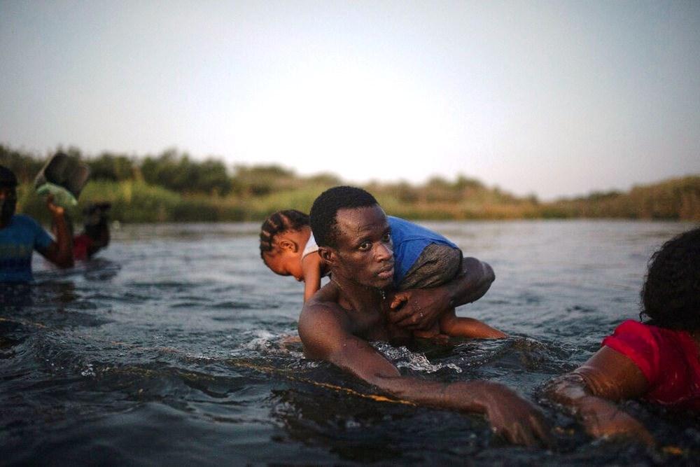 EUA começam a deportar haitianos em massa; cerca de 12 mil devem ser retirados do país