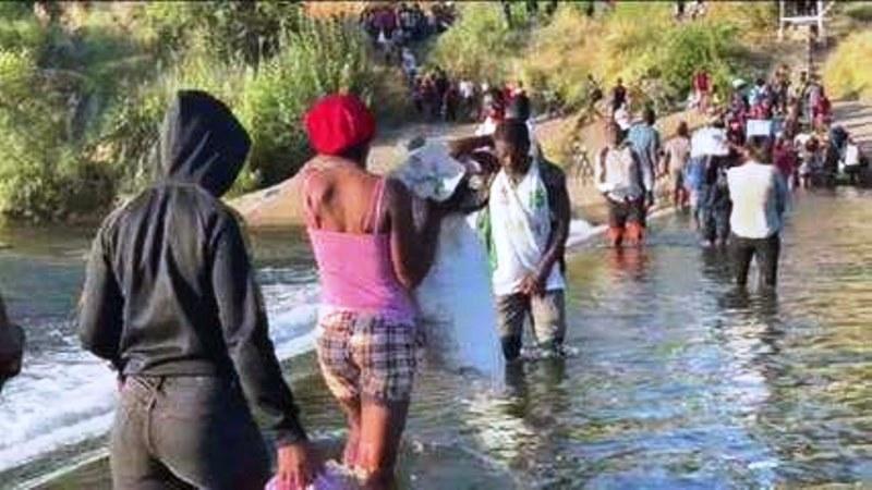 EUA começam a deportar haitianos em massa; cerca de 12 mil devem ser retirados do país