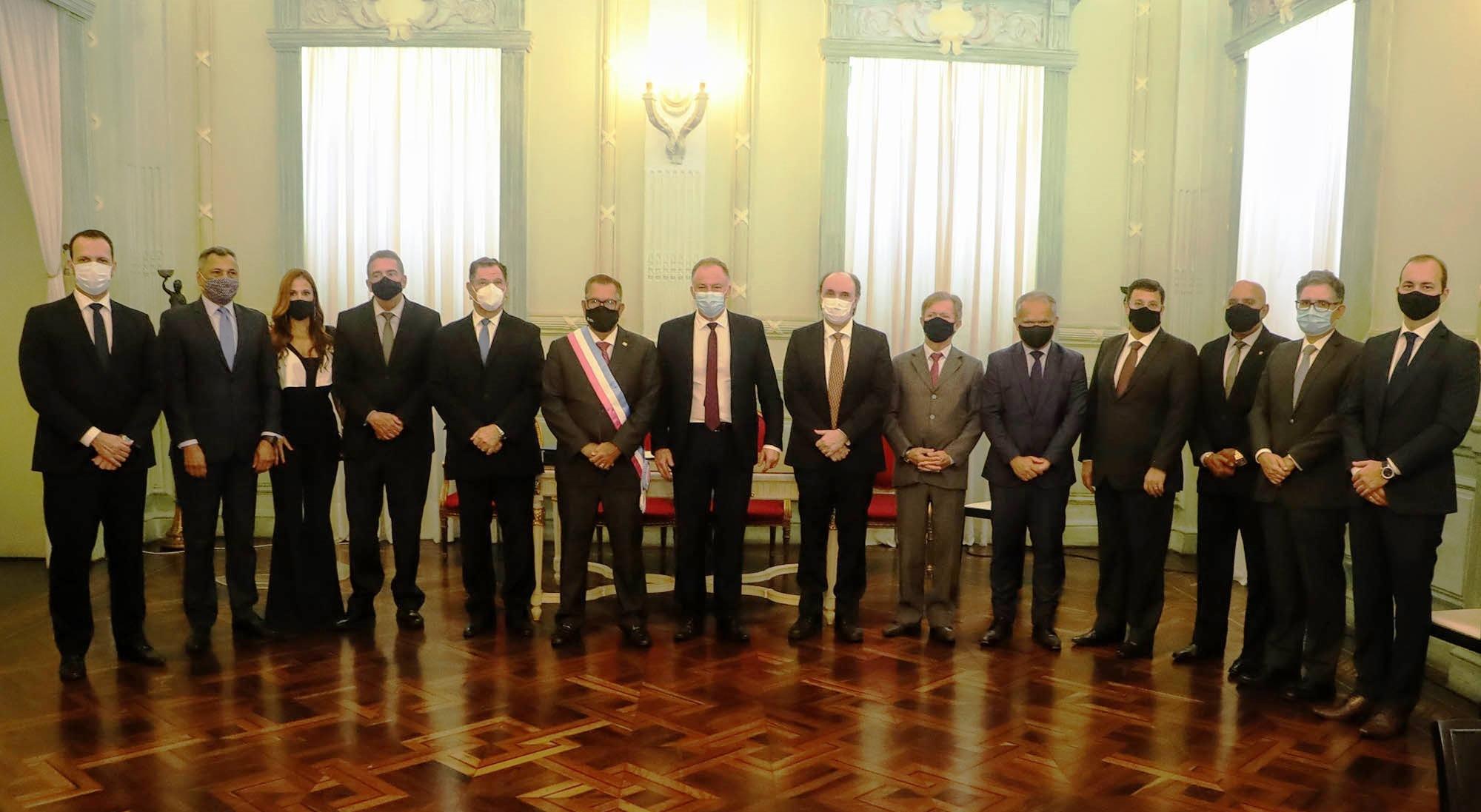 Presidente do STJ, ministro Humberto Martins é homenageado por Casagrande com a comenda Jerônymo Monteiro