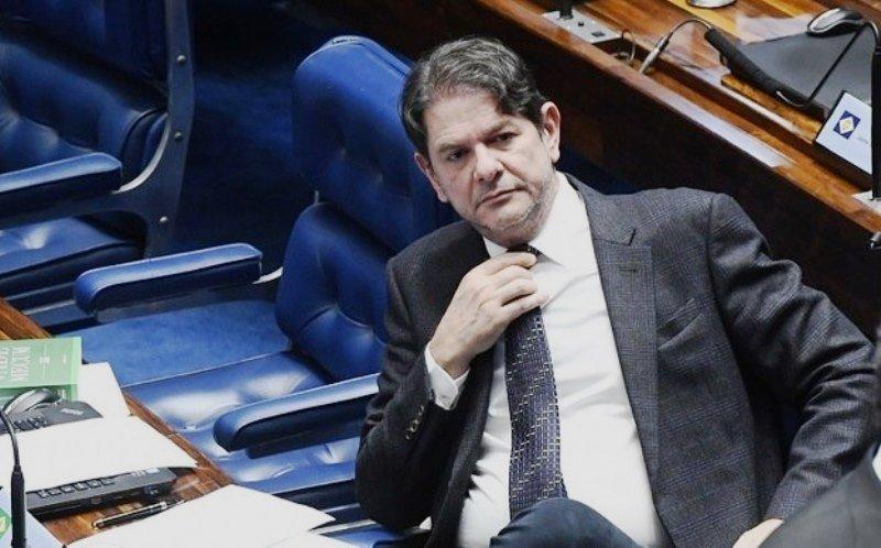 Senador Cid Gomes freta avião por R$ 54 mil e pede reembolso ao Senado