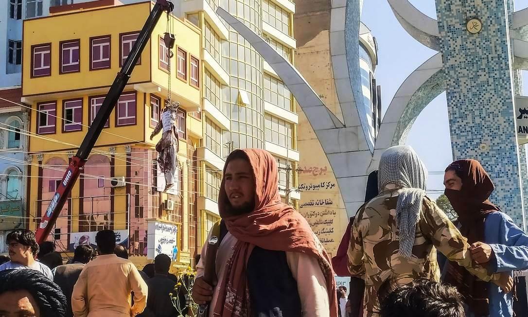 Talibã mata e exibe corpos de supostos sequestradores em cidade do Afeganistão