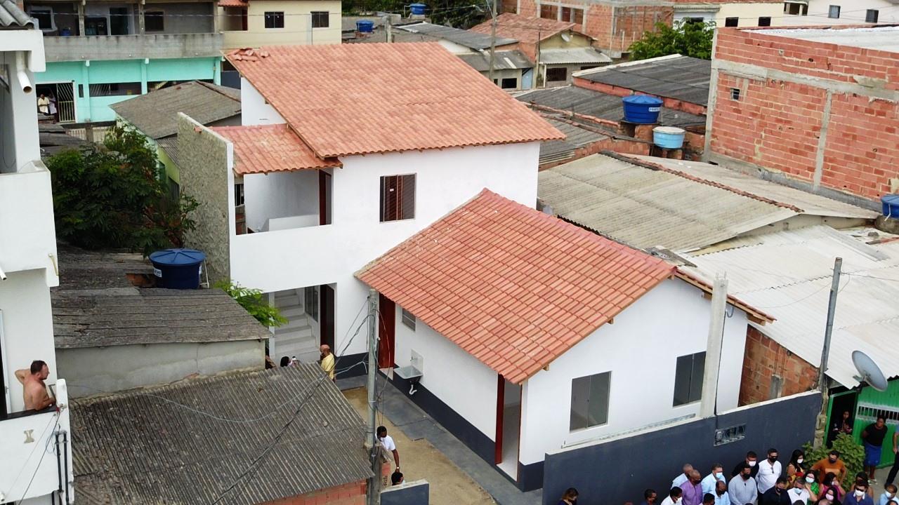 Casas populares entregues por Daniel e Casagrande garantem proteção e dignidade para quem mais precisa