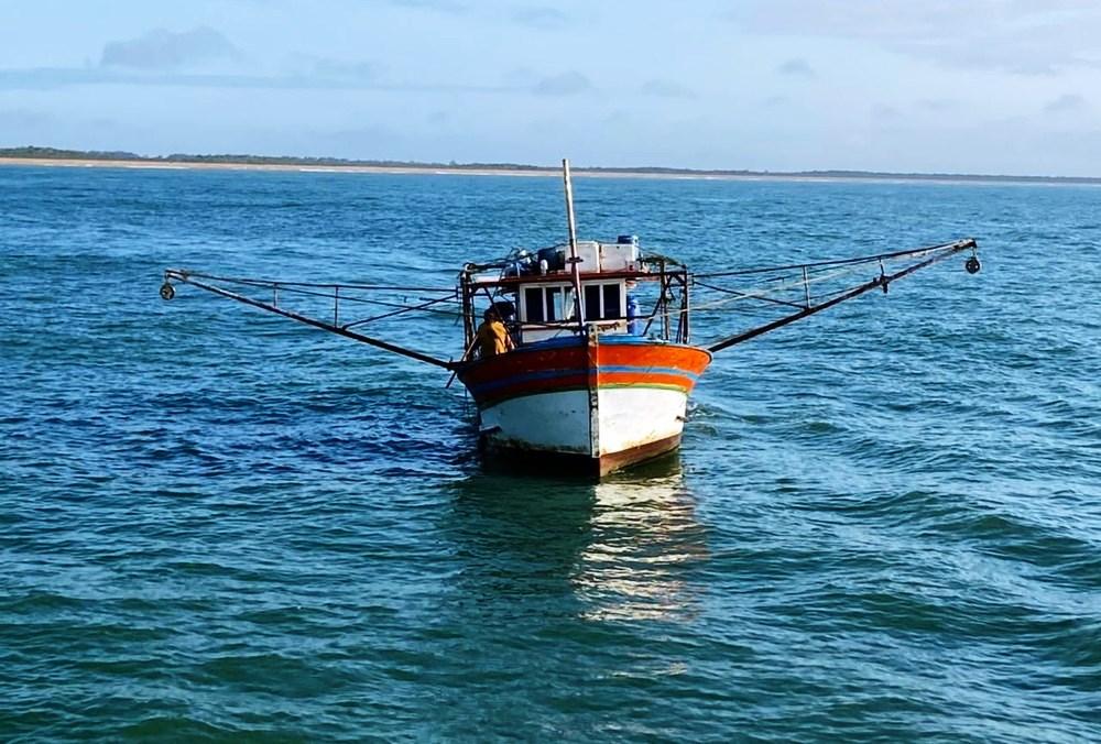 PF faz operação de combate à pesca ilegal no litoral no ES