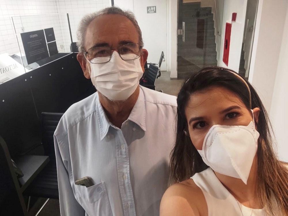 Pandemia faz noiva de BH 'se casar' com o sogro