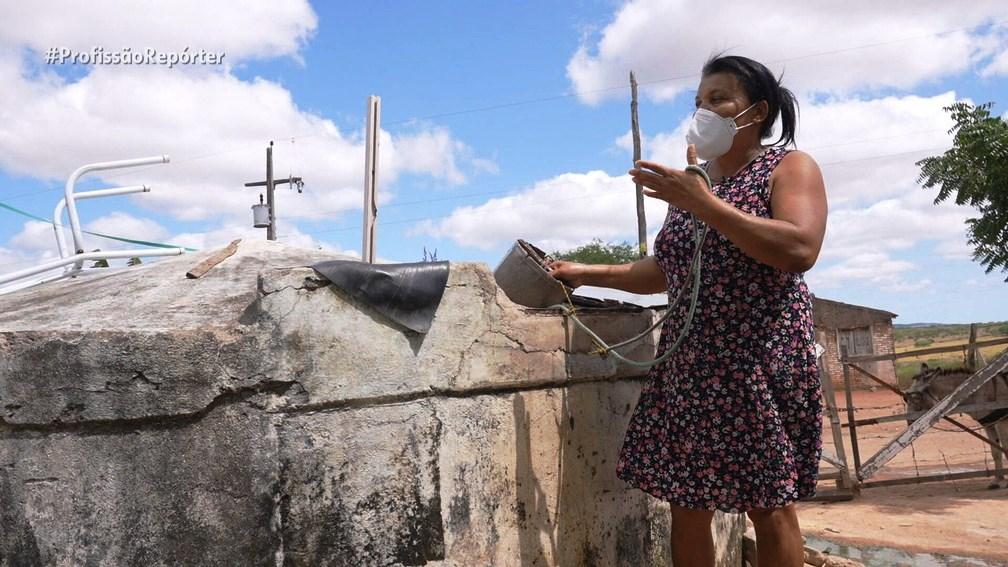 Agricultora percorre 10 km por dia para conseguir água no interior de Alagoas