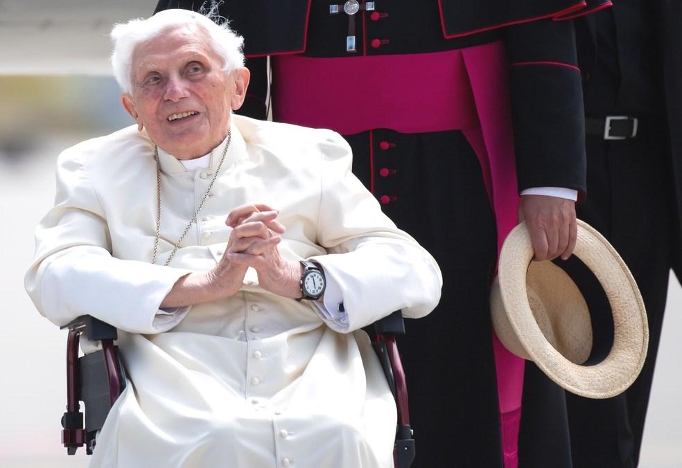 Bento XVI diz em carta que anseia pela morte ‘em breve’