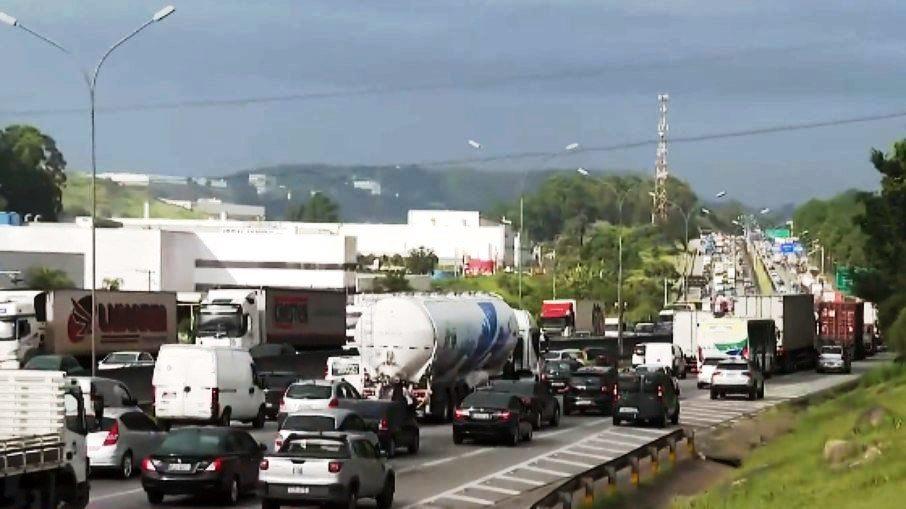 Caminhoneiros mantém greve para 1º de novembro mesmo após auxílio diesel