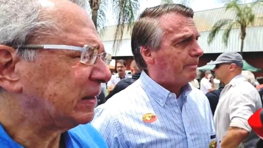 Com Guedes, Bolsonaro anuncia reajuste dos combustíveis “a partir de amanhã”