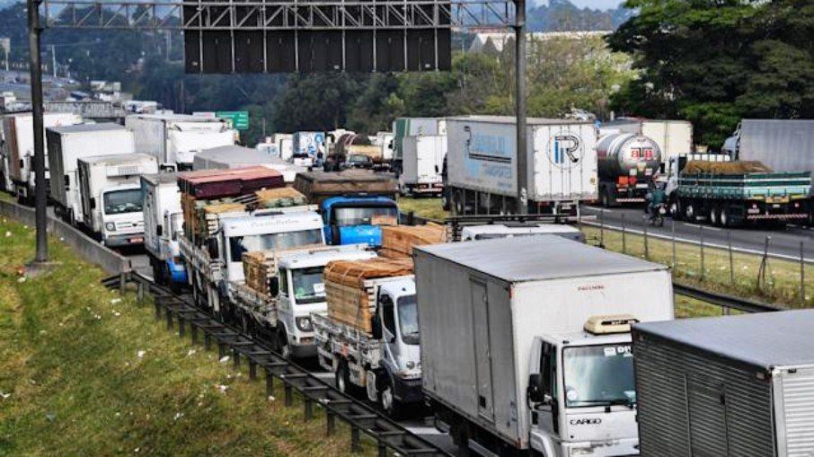 Paralisação de caminhoneiros não fechará rodovias, diz líder