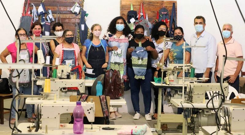 Governadora em exercício, Jacqueline Moraes, visita mulheres artesãs do município de Jaguaré, ES