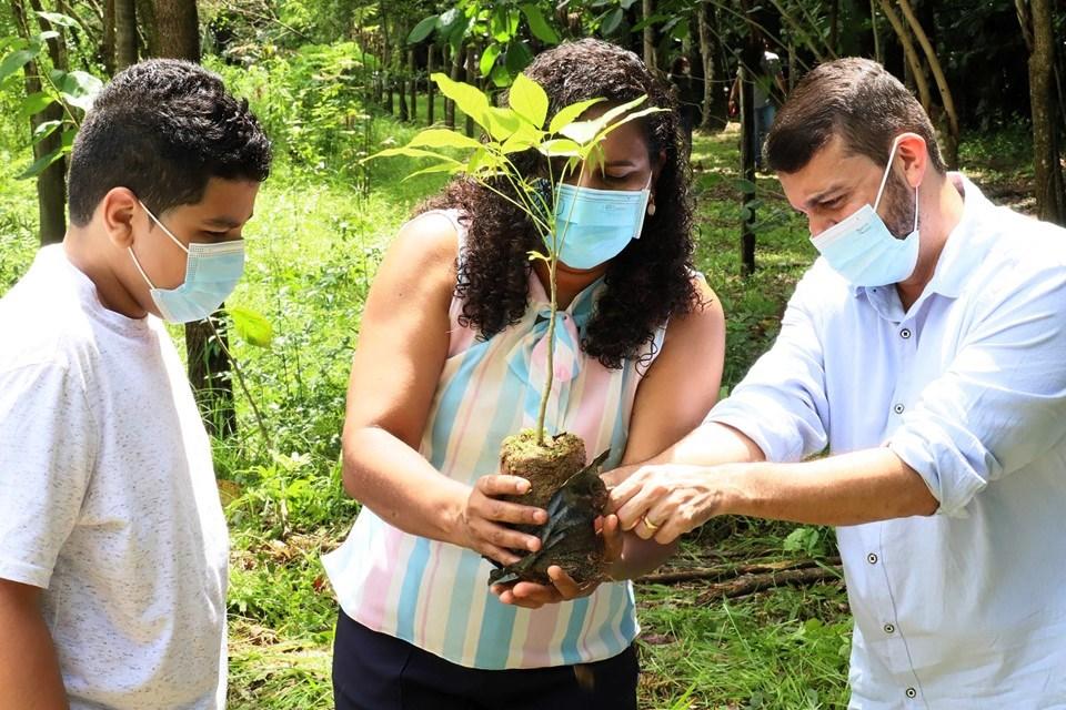 Governadora em exercício lança o projeto ‘Bosque da Memória’ em homenagem às vítimas da Covid-19