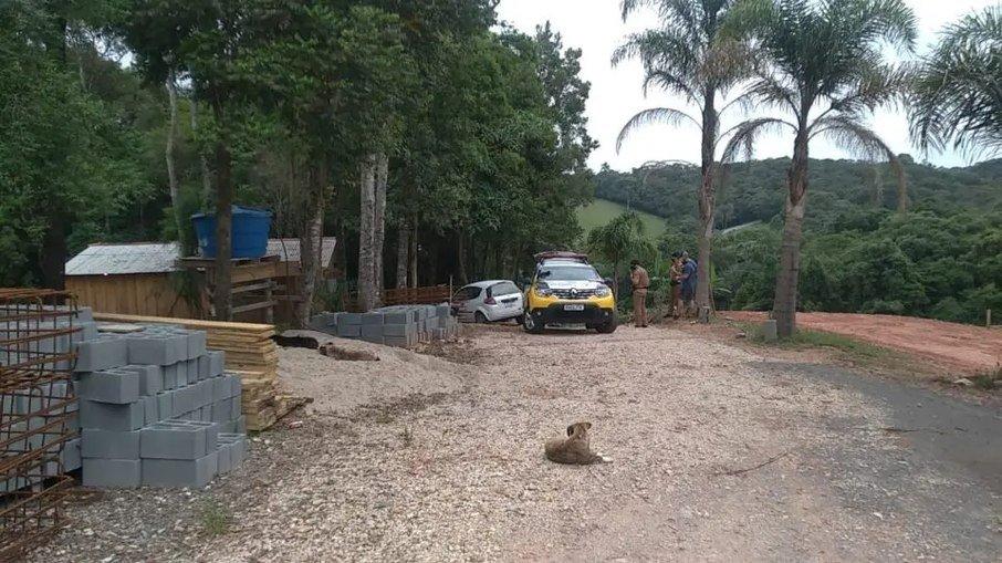 Servente de pedreiro mata companheiro com machadadas no pescoço