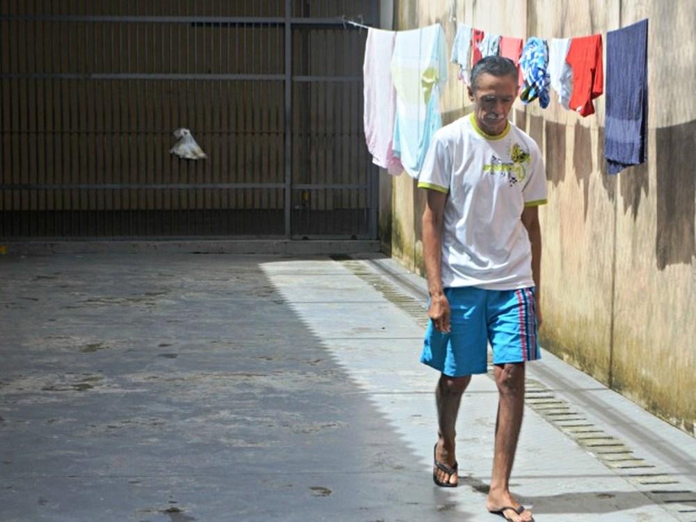 Idoso que teve seis filhos com a própria filha está foragido há dois anos