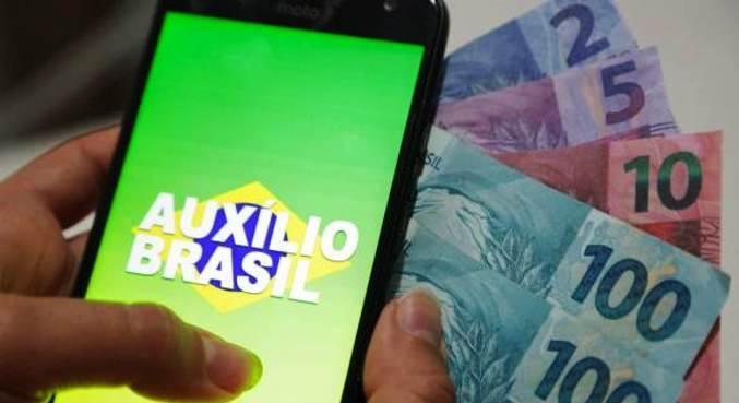 Vacinação não é requisito para o Auxílio Brasil, afirma o governo