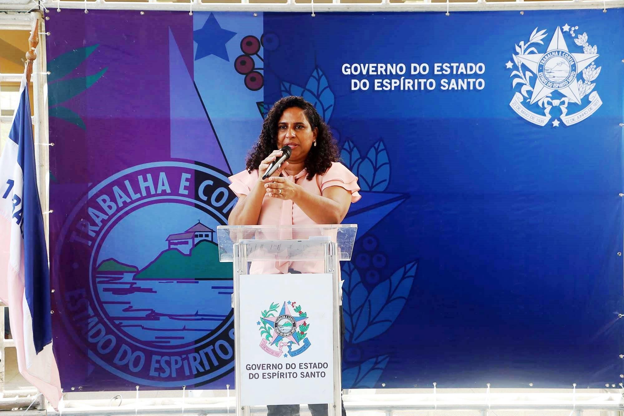 Governador do ES autoriza construção de quadra poliesportiva em escola estadual em Vitória