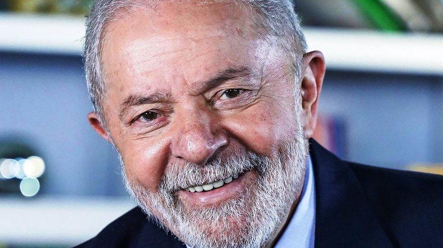 Lula cobra R$ 815 mil da OAS por parcelas de triplex no Guarujá