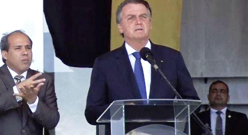 Bolsonaro vai sobrevoar regiões afetadas pelas chuvas na Bahia