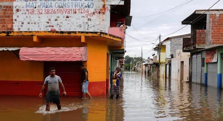 Governo anuncia crédito, vacinação e ajuda para reconstrução na Bahia