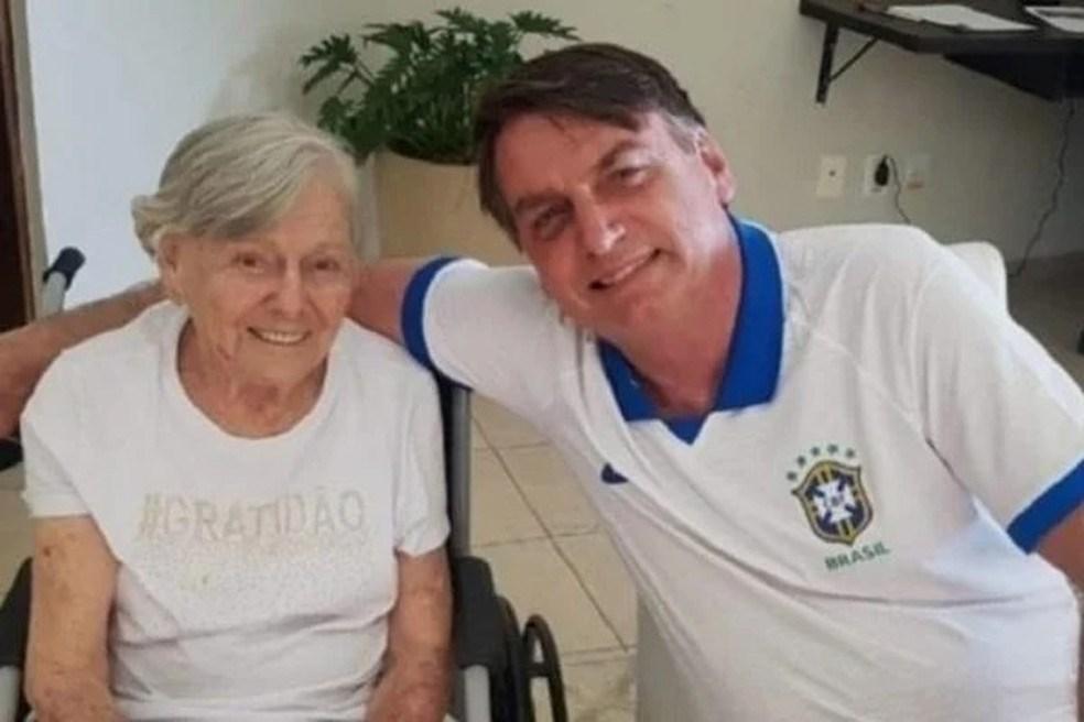 Mãe de Bolsonaro morre aos 94 anos; anúncio foi feito pelo presidente