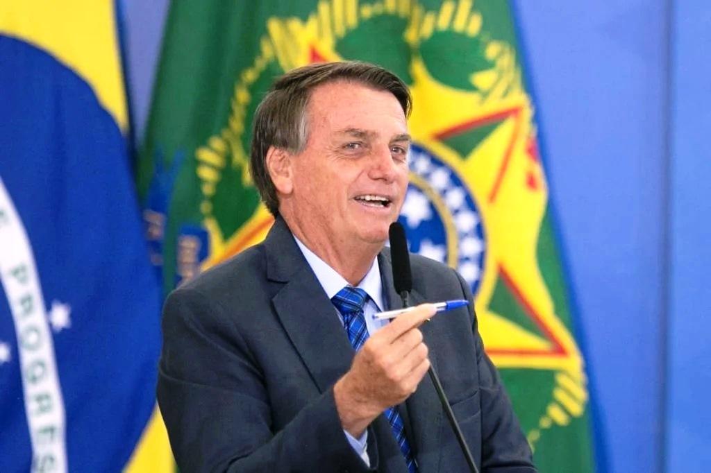 Bolsonaro assina portaria que reajusta piso da educação básica em 33%