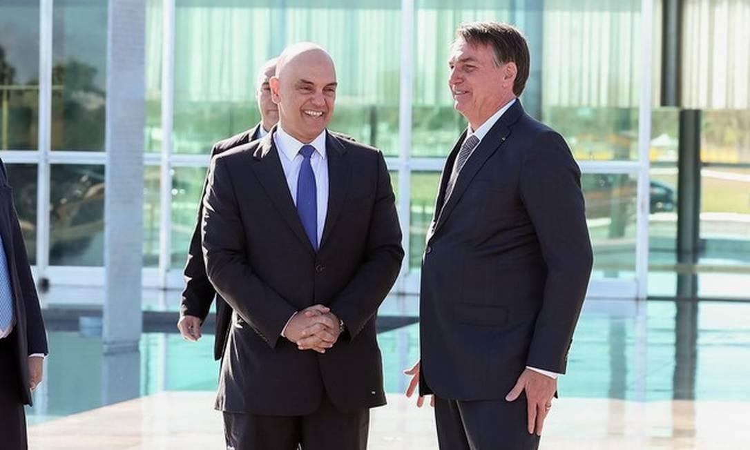 Em meio à tensão com TSE, Bolsonaro recebe ministros Alexandre de Moraes e Edson Fachi