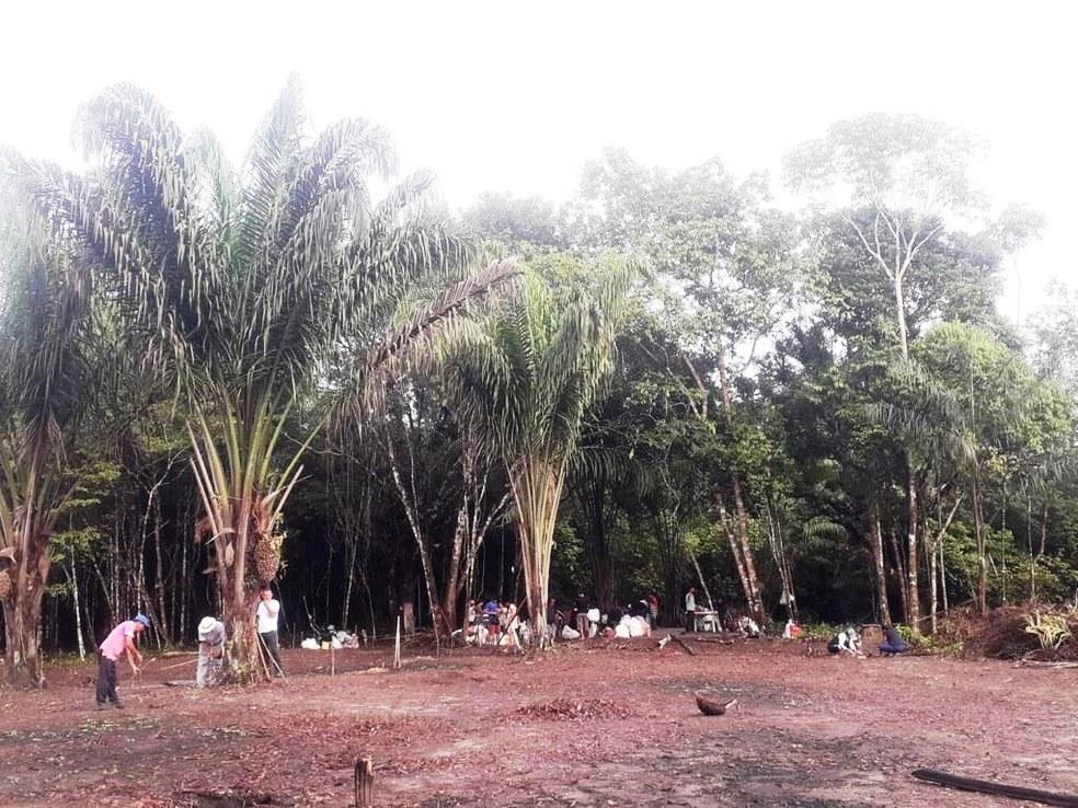 Empresa cava buraco com 2 metros de profundidade para impedir acesso de quilombolas à fazenda no PA