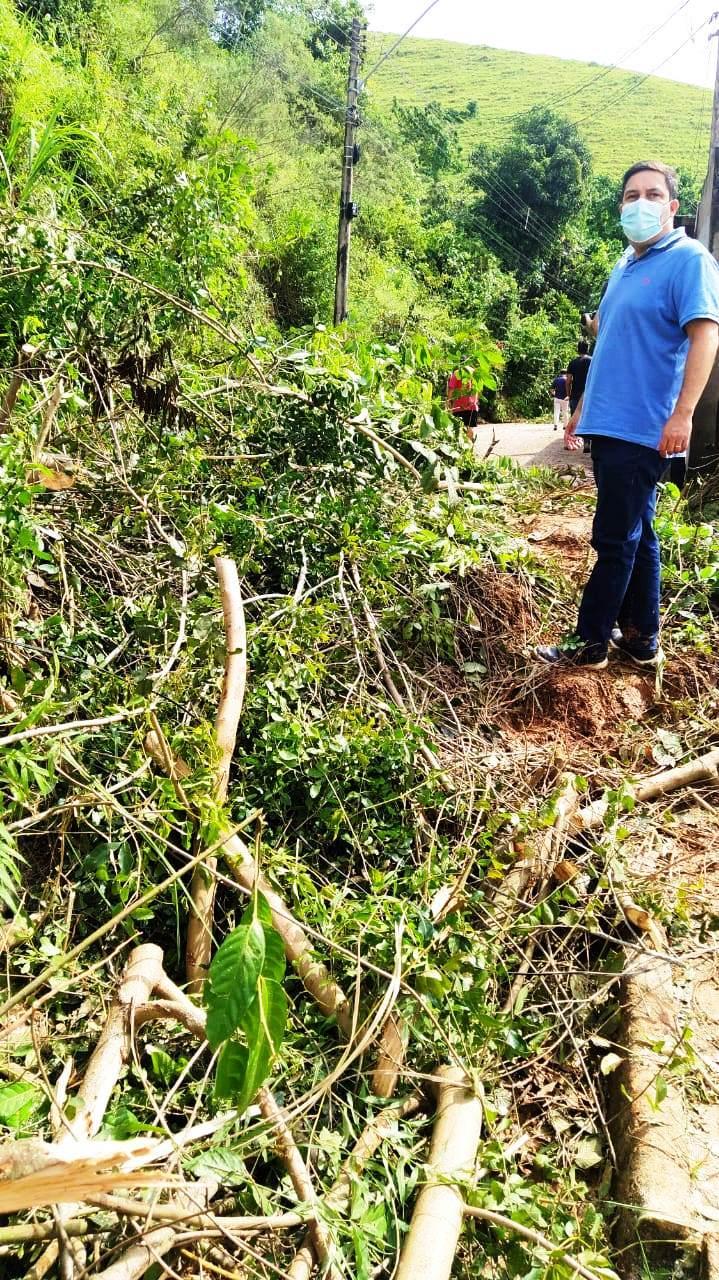 Deputado Bruno encontra rastro de destruição em Alegre e se comove com situação de famílias