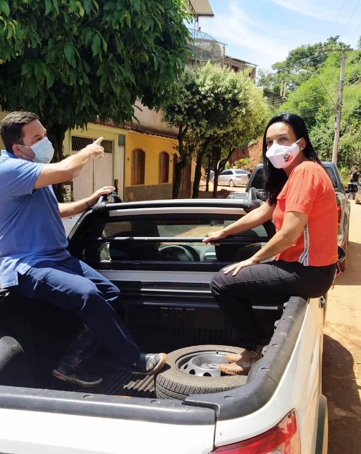 Deputado Bruno encontra rastro de destruição em Alegre e se comove com situação de famílias