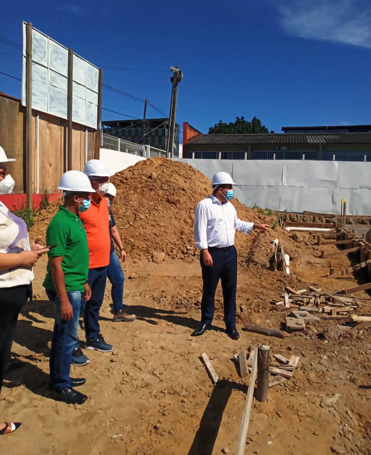 Deputado fiscaliza obra de ampliação de escola em Bairro de Fátima, na Serra, ES