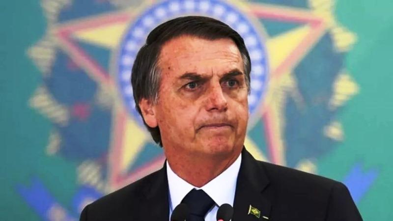 Bolsonaro diz que Petrobras tem “lucro absurdo” e se diz insatisfeito com reajuste dos combustíveis