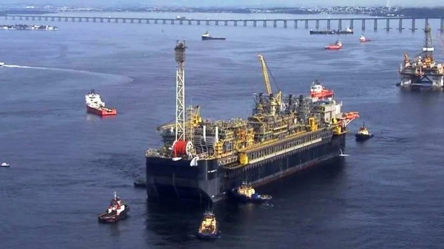 Tripulante morre e 12 pessoas ficam feridas em pouso forçado de helicóptero da Petrobras na Bahia