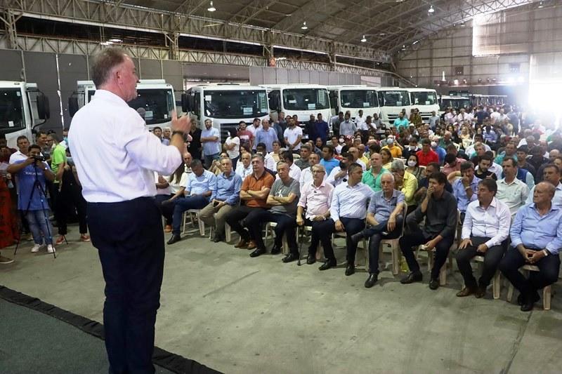 Governador do ES entrega equipamentos para melhoria da infraestrutura rural capixaba