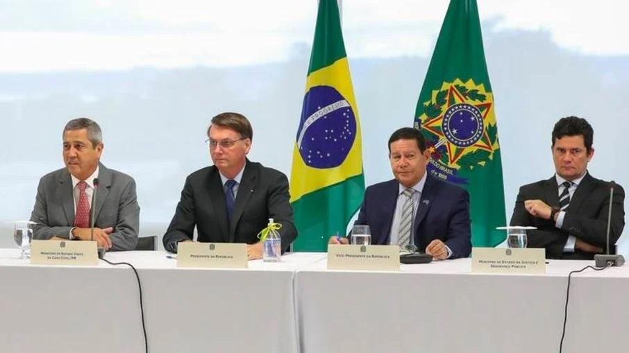 PF conclui que Bolsonaro não cometeu crime por supostas interferências