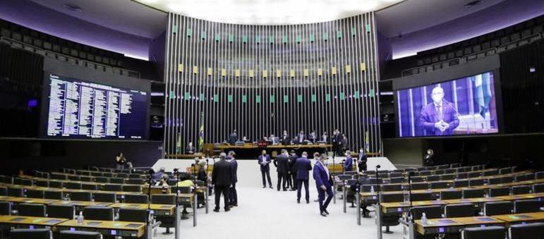 Durante a pandemia, deputados federais gastaram um terço da verba com publicidade