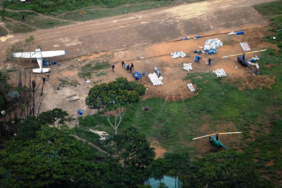 Garimpeiros exigem sexo com meninas e mulheres Yanomami em troca de comida, aponta relatório