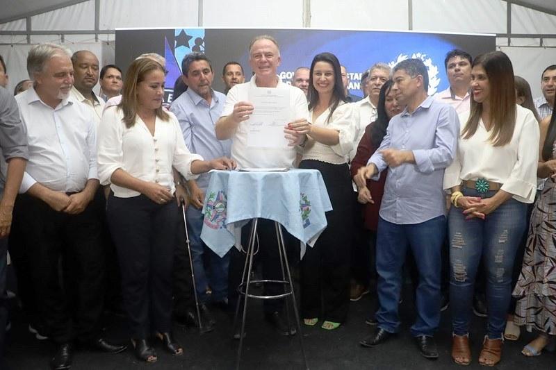 Governador do ES inaugura ginásio de esportes e autoriza novos investimentos em Ponto Belo